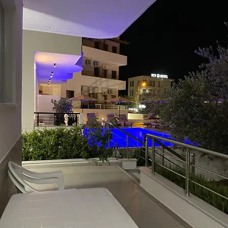 Hotel Alma Holiday